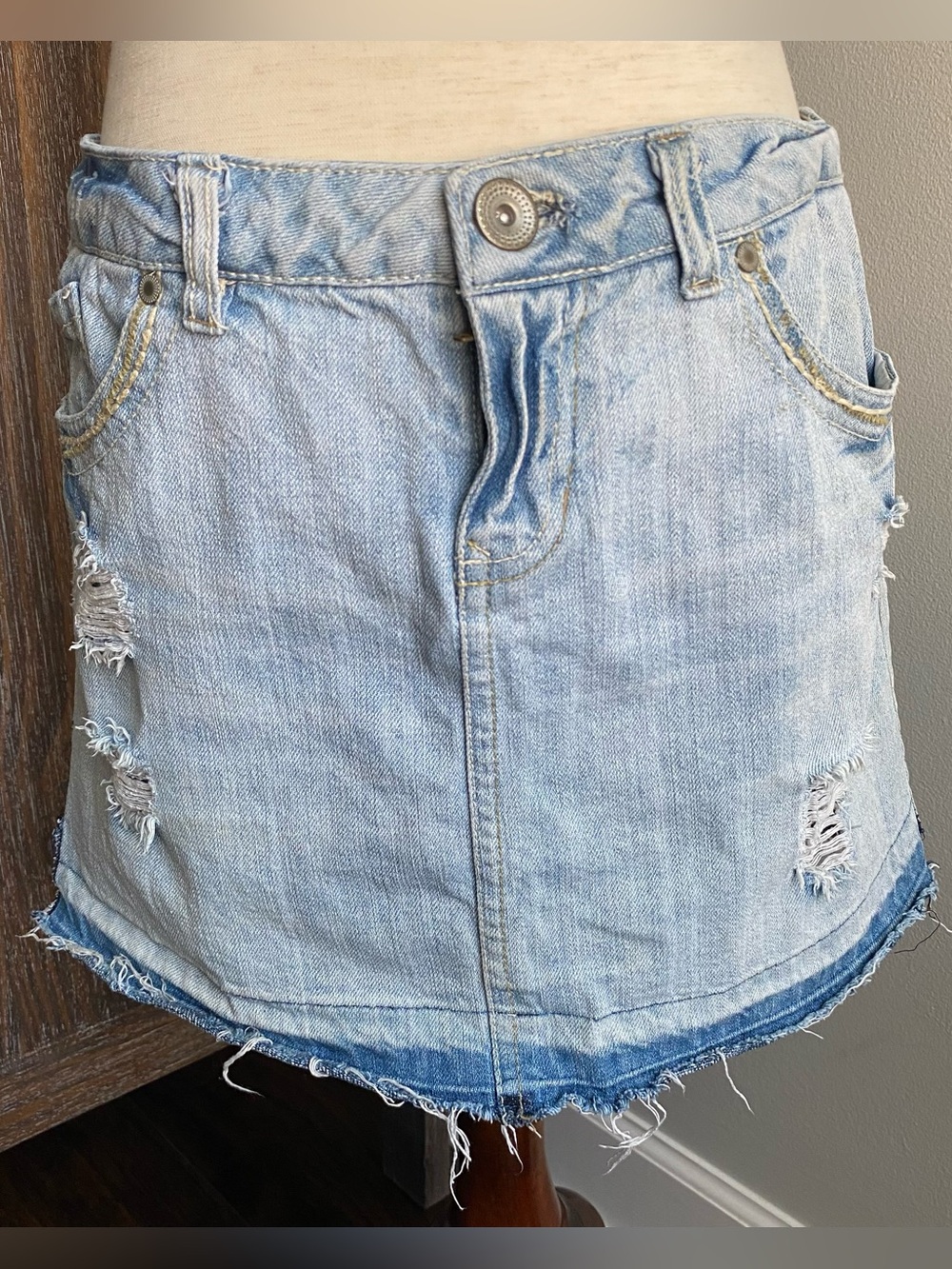 Vintage Y2K 90s Light‎ Wash Distressed Denim Mini Jean Skirt Womens Juniors 9